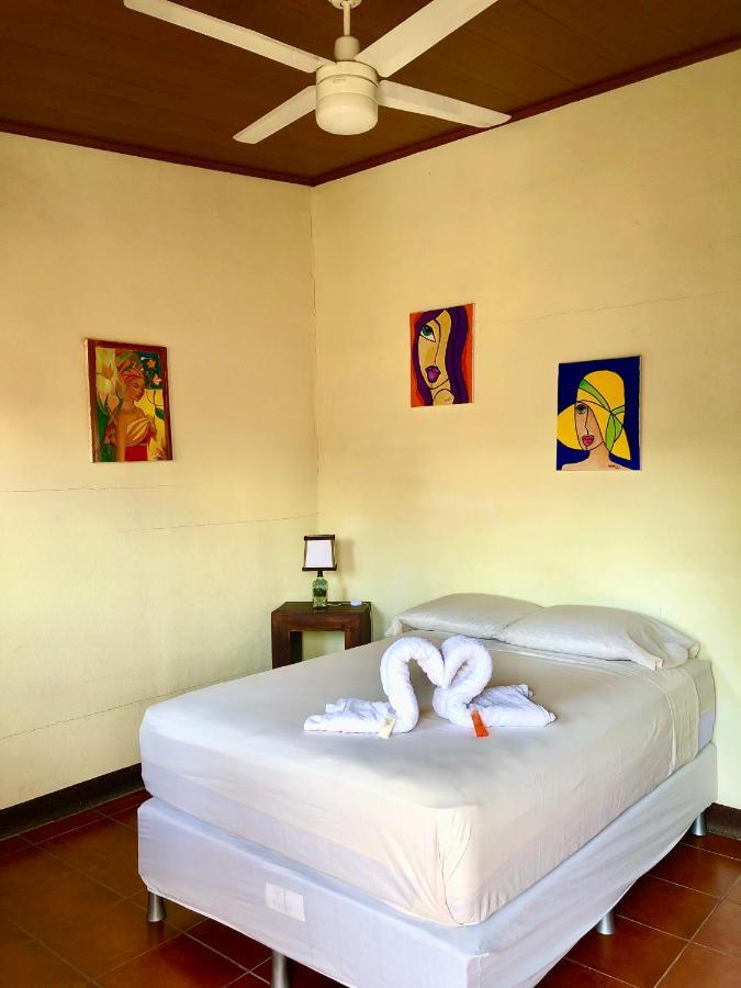 Casa Lula Leon Hostal Екстер'єр фото