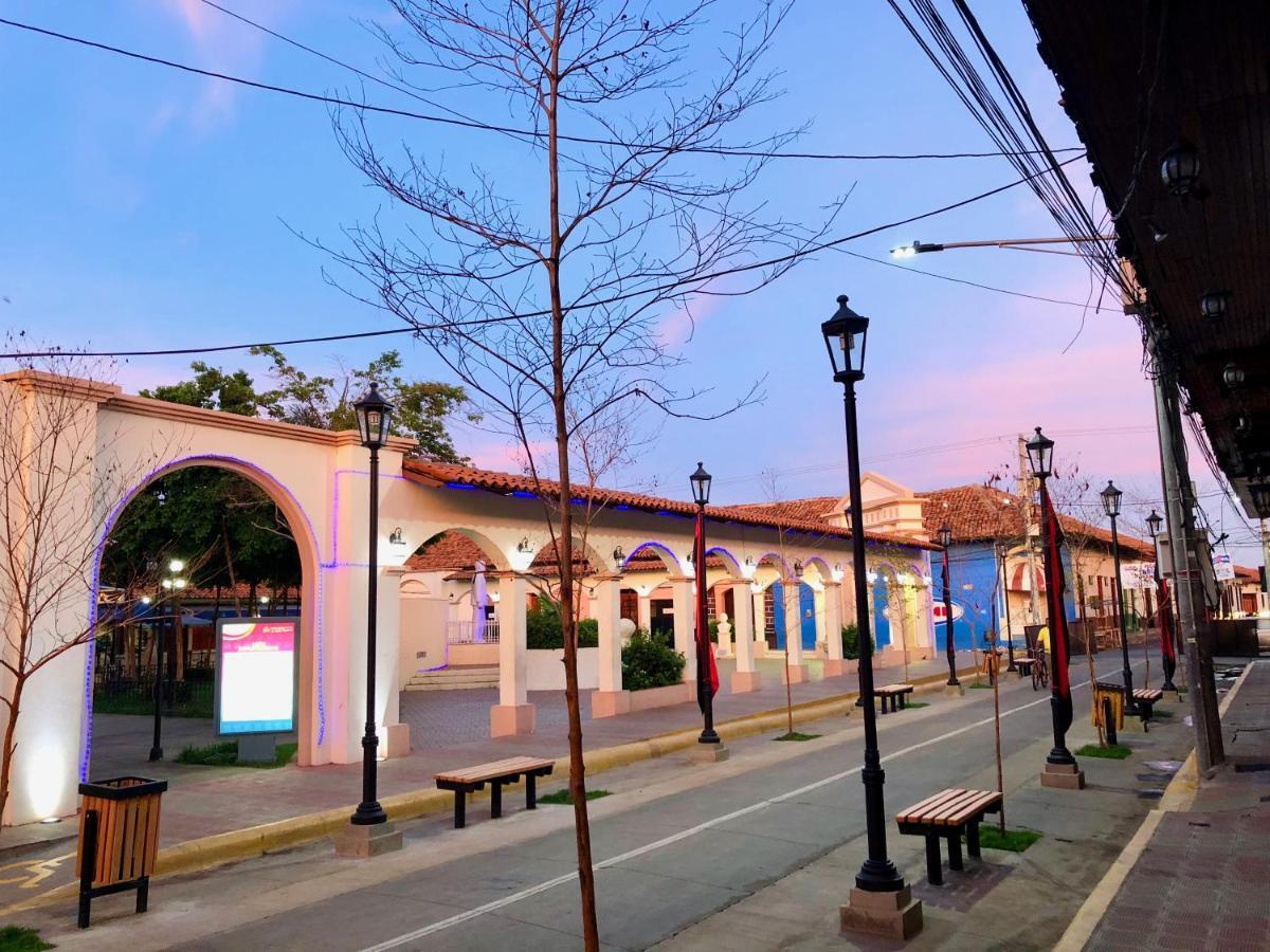 Casa Lula Leon Hostal Екстер'єр фото
