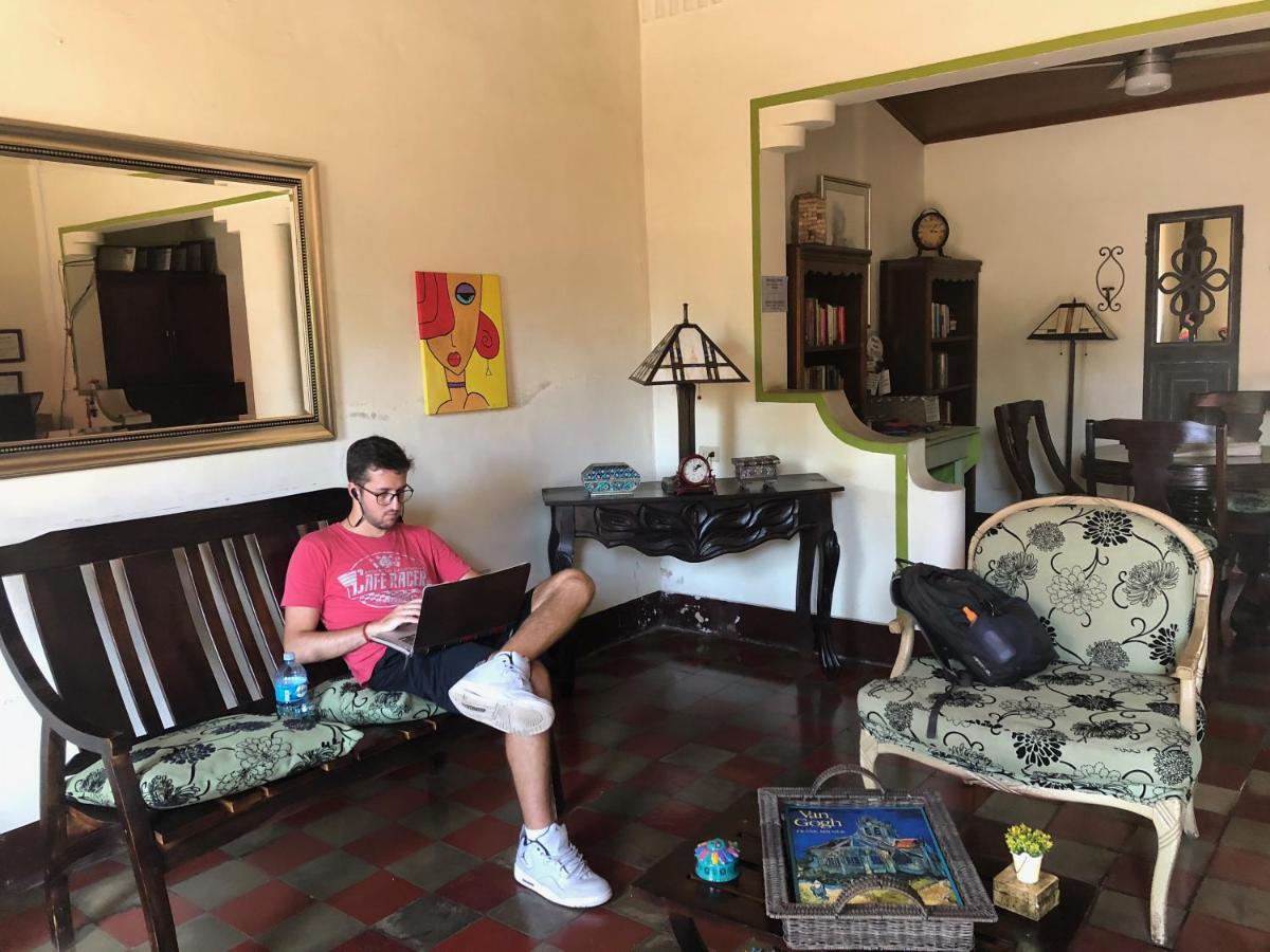 Casa Lula Leon Hostal Екстер'єр фото
